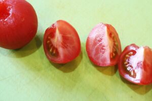 enthäutete Tomaten